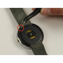 Замена ремешка на запястье Motorola Moto 360